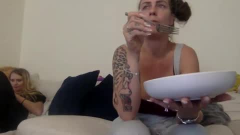 koyoteej online show from 26, 2, 2025