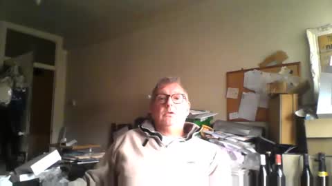 Snapshot of kriss3325 chatting on 13, 10, 2025 kriss online show from 13, 10, 2025