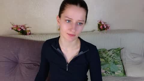 krissshoww online show from 6, 4, 2026