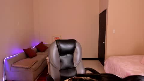 Snapshot of kristen_garner chatting on 30, 4, 2026 Sophia online show from 30, 4, 2026