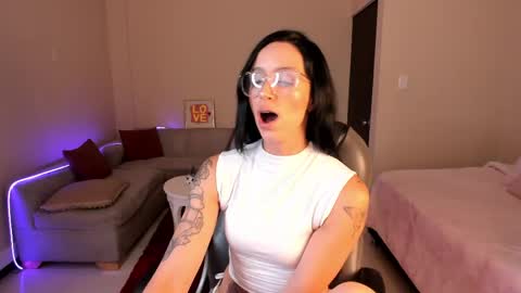 Snapshot of kristen_garner chatting on 21, 5, 2026 Sophia online show from 21, 5, 2026