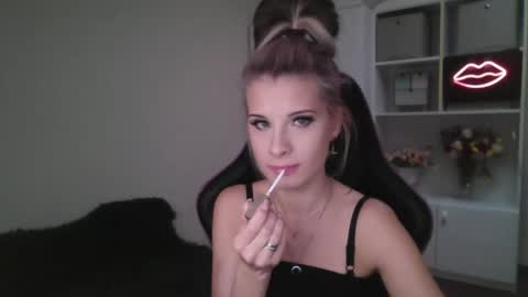 KristineAmore online show from 13, 10, 2025