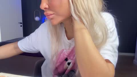 Snapshot of kristy_saint chatting on 15, 9, 2025 Kristi online show from 15, 9, 2025