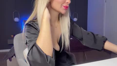 Snapshot of kristy_saint chatting on 6, 10, 2025 Kristi online show from 6, 10, 2025