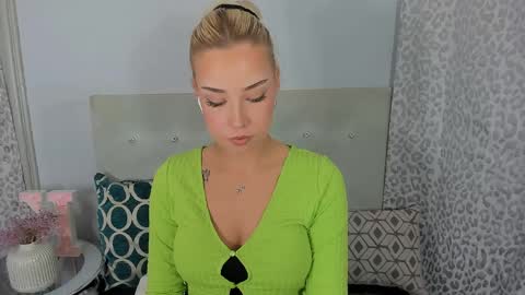Snapshot of kristyflowers chatting on 28, 4, 2026 KristyFlowers online show from 28, 4, 2026
