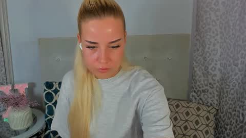 Snapshot of kristyflowers chatting on 25, 6, 2026 KristyFlowers online show from 25, 6, 2026