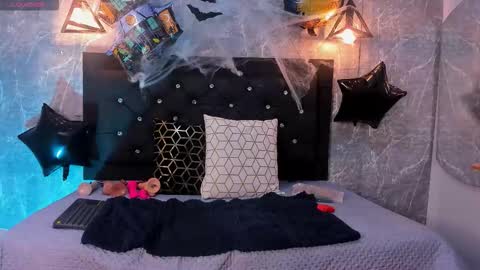 Kystal Taylor online show from 17, 10, 2025