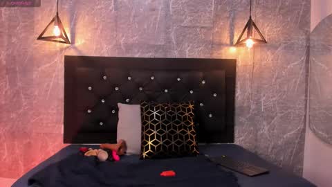 Kystal Taylor online show from 22, 11, 2025