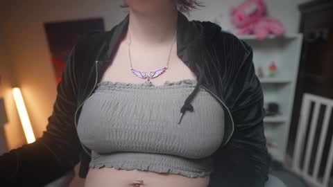 Snapshot of krystalsyxx chatting on 3, 2, 2025 Krystal Syx online show from 3, 2, 2025