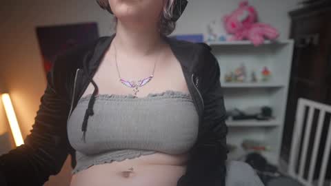 Snapshot of krystalsyxx chatting on 8, 2, 2025 Krystal Syx online show from 8, 2, 2025