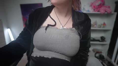 Snapshot of krystalsyxx chatting on 8, 3, 2025 Krystal Syx online show from 8, 3, 2025