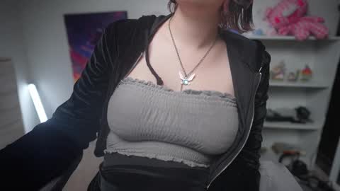 Snapshot of krystalsyxx chatting on 8, 3, 2025 Krystal Syx online show from 8, 3, 2025