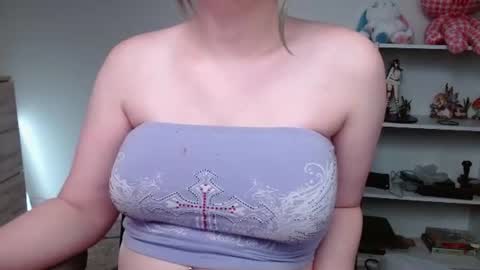 Snapshot of krystalsyxx chatting on 7, 7, 2026 Krystal Syx online show from 7, 7, 2026