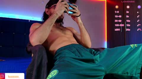 kuzzcoo online show from 10, 4, 2026