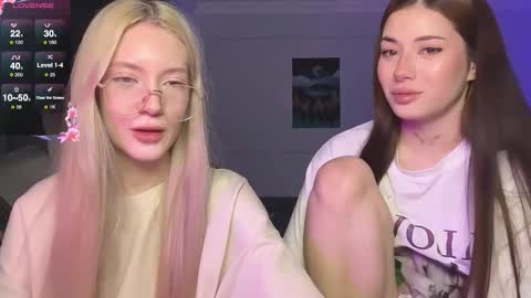 Bella and Alexandra online show from 22, 3, 2026