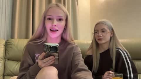 Bella and Alexandra online show from 8, 5, 2026