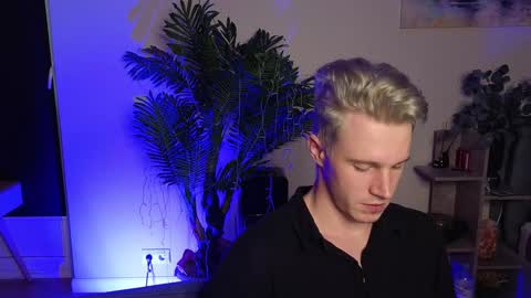 Snapshot of kyle_4u chatting on 4, 1, 2025 Kyle online show from 4, 1, 2025