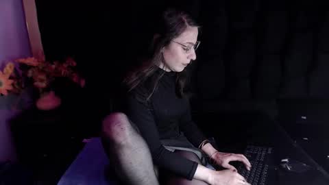 Snapshot of kylie_bloom chatting on 16, 11, 2025 kylie_bloom online show from 16, 11, 2025