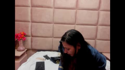 Snapshot of kylie_bloom chatting on 27, 11, 2025 kylie_bloom online show from 27, 11, 2025