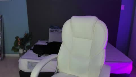 Snapshot of kylie_reyes chatting on 12, 2, 2025 Kylie Reyes online show from 12, 2, 2025