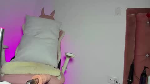 kylie Sttel online show from 24, 2, 2025