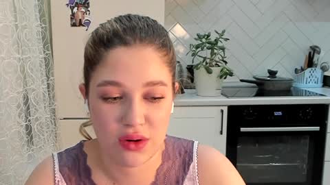 Snapshot of kylieblond chatting on 18, 12, 2024 Din online show from 18, 12, 2024