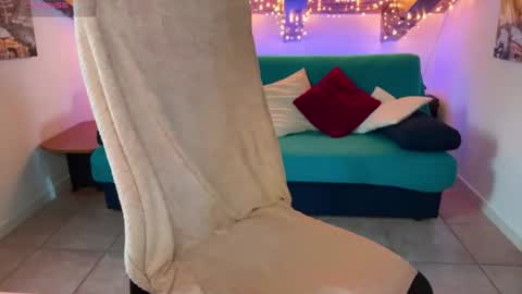 Snapshot of kyliecb chatting on 19, 6, 2026 Kylie online show from 19, 6, 2026