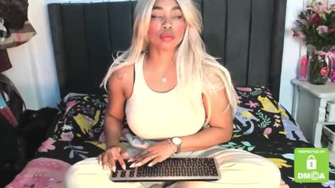 Snapshot of kyliewhiteboobs chatting on 11, 3, 2025 kylie white boobs online show from 11, 3, 2025