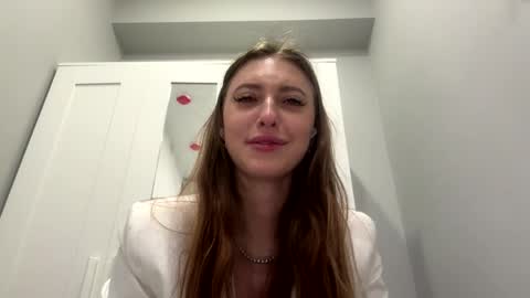 Selena online show from 4, 4, 2026