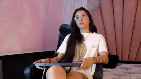 Snapshot of kyomi_hunt chatting on 4, 6, 2026 kyomi_hunt online show from 4, 6, 2026
