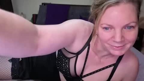 l4dyc4pricorn76 online show from 12, 2, 2026