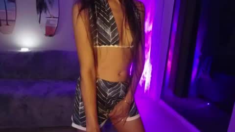 Snapshot of l_and_elle chatting on 19, 7, 2026 Giselle online show from 19, 7, 2026