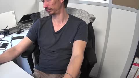 labelette007 online show from 18, 12, 2024