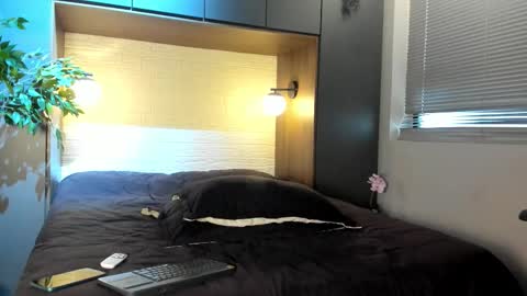 labrinthteasing online show from 17, 9, 2025