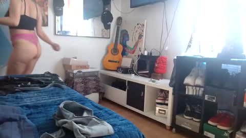 lachicadeldiablo online show from 6, 4, 2026