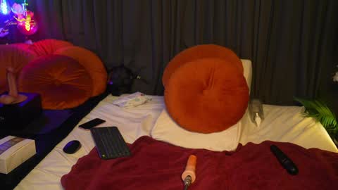 Latex Lacie online show from 26, 3, 2026