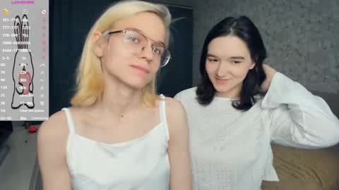 Violet and Isabel online show from 11, 5, 2026