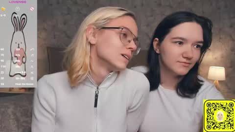 Violet and Isabel online show from 1, 6, 2026