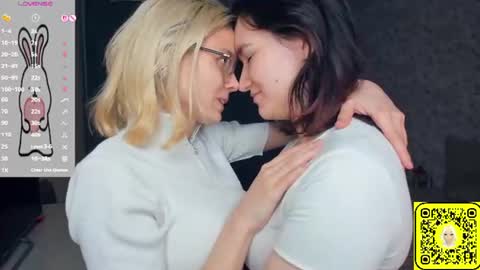 Violet and Isabel online show from 14, 6, 2026