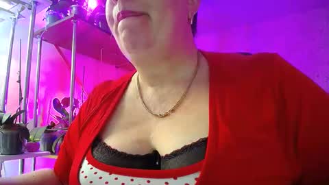 Lady Gloria online show from 1, 2, 2025