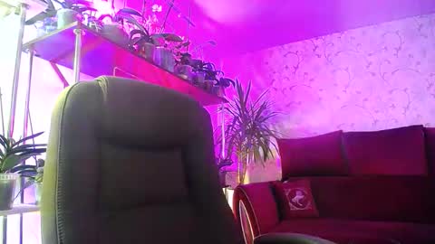 Lady Gloria online show from 11, 11, 2025