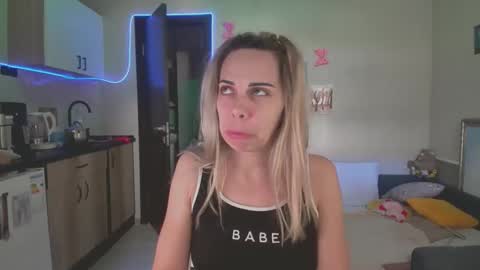 Snapshot of lady_smile69 chatting on 18, 9, 2025 lady_smile69 online show from 18, 9, 2025