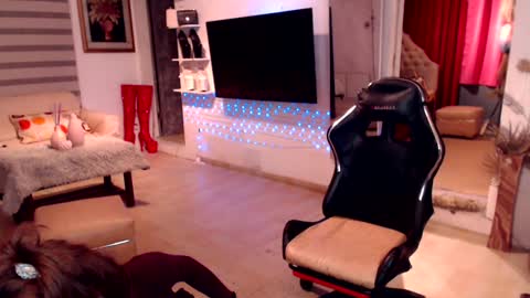 M MMY online show from 30, 1, 2025