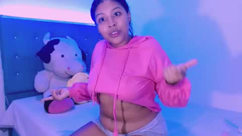 Snapshot of ladypussy69779756 chatting on 1, 2, 2026 laura online show from 1, 2, 2026