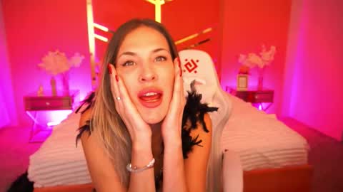 Snapshot of ladyylaura chatting on 24, 10, 2025 Laura online show from 24, 10, 2025