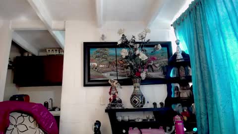 laia_hadid online show from 7, 4, 2026