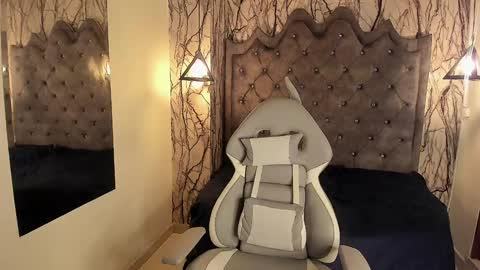 Snapshot of laia_miller_ chatting on 17, 12, 2024 Laia online show from 17, 12, 2024