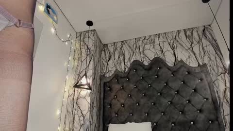 Snapshot of laia_miller_ chatting on 4, 1, 2025 Laia online show from 4, 1, 2025