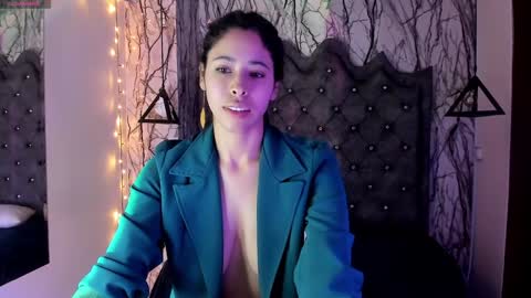 Snapshot of laia_miller_ chatting on 8, 1, 2025 Laia online show from 8, 1, 2025