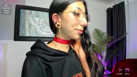 Snapshot of laila_angel chatting on 15, 10, 2025 laila_angel online show from 15, 10, 2025